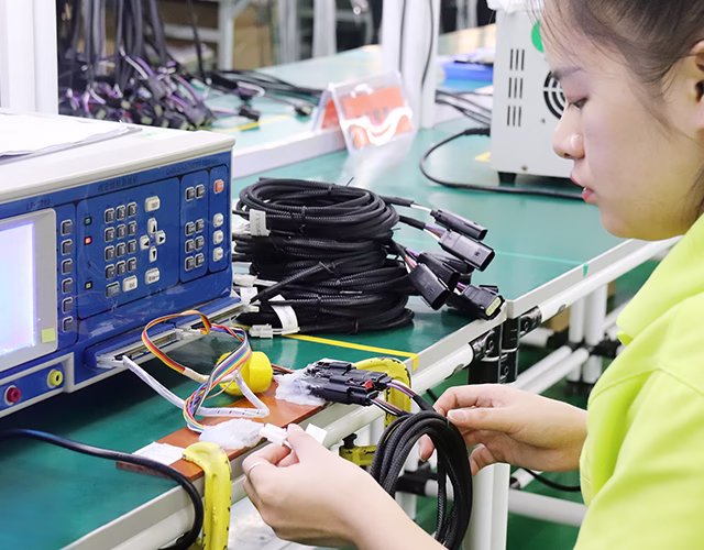 Nuestro proceso de agrupación de mazos de cables de automoción