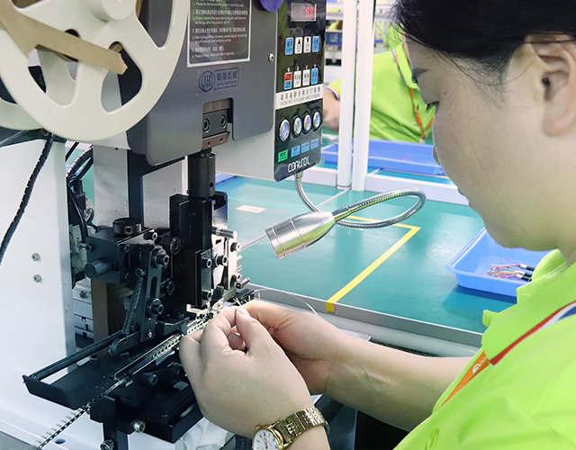Terminales de crimpar para cables LVDS